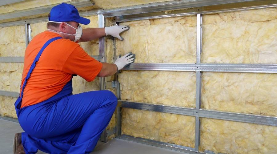 Isolatie materiaal plaatsen Isolatie plaatsen